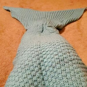 NWOT Knitted Mermaid Blanket
